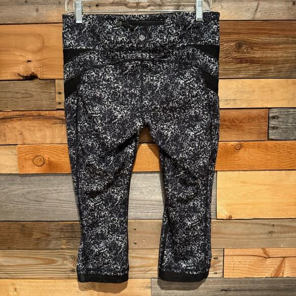 Lululemon Illumina Crop In Rocky Road Sand Dune Ground/Black Size 8 Athletic Gym - Picture 13 of 16